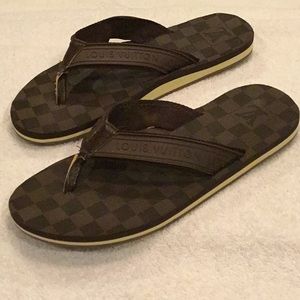 Men’s brown thong flip flop sandals
